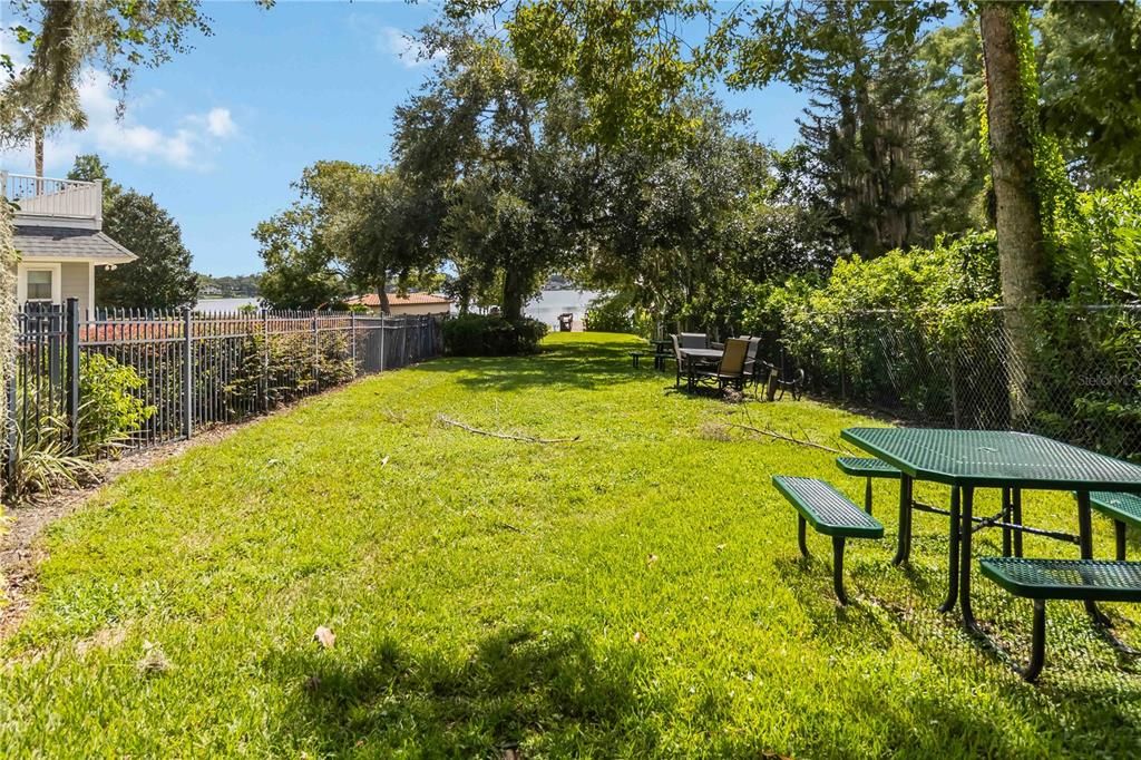 合同活跃: $875,000 (4 贝兹, 2 浴室, 2732 平方英尺)