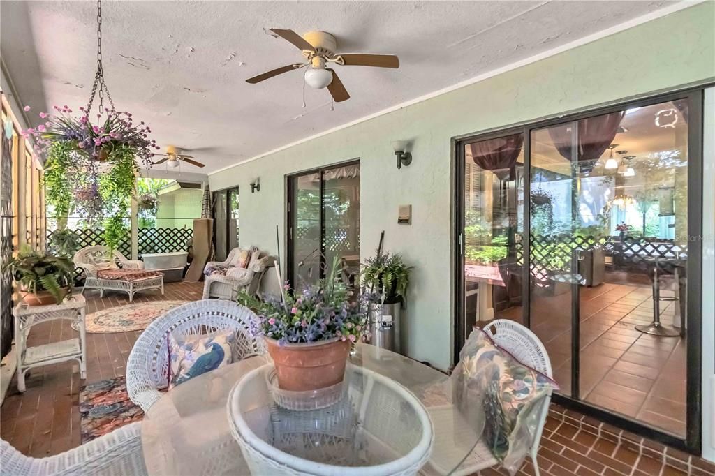 合同活跃: $875,000 (4 贝兹, 2 浴室, 2732 平方英尺)