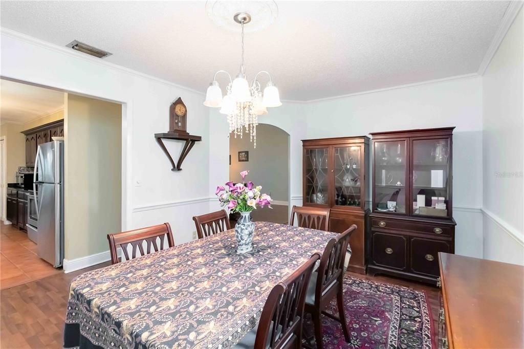 合同活跃: $875,000 (4 贝兹, 2 浴室, 2732 平方英尺)