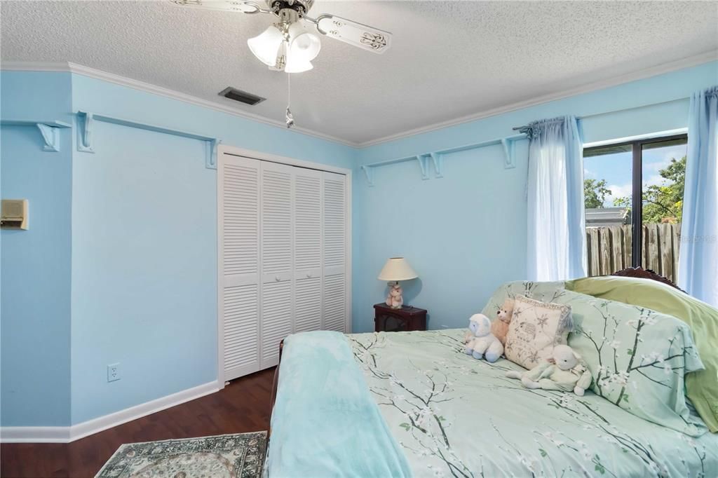 合同活跃: $875,000 (4 贝兹, 2 浴室, 2732 平方英尺)