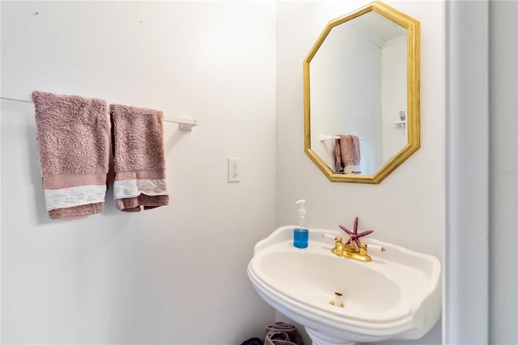 合同活跃: $875,000 (4 贝兹, 2 浴室, 2732 平方英尺)