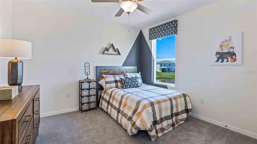 合同活跃: $399,990 (5 贝兹, 3 浴室, 2605 平方英尺)