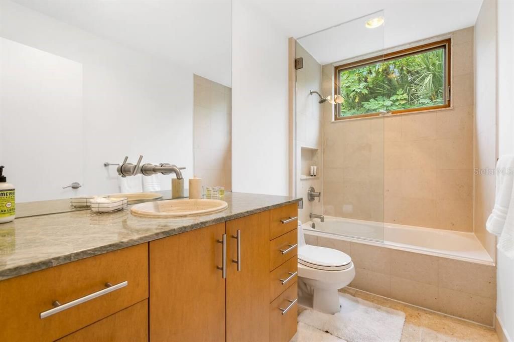 出租: $13,000 (3 贝兹, 3 浴室, 2939 平方英尺)