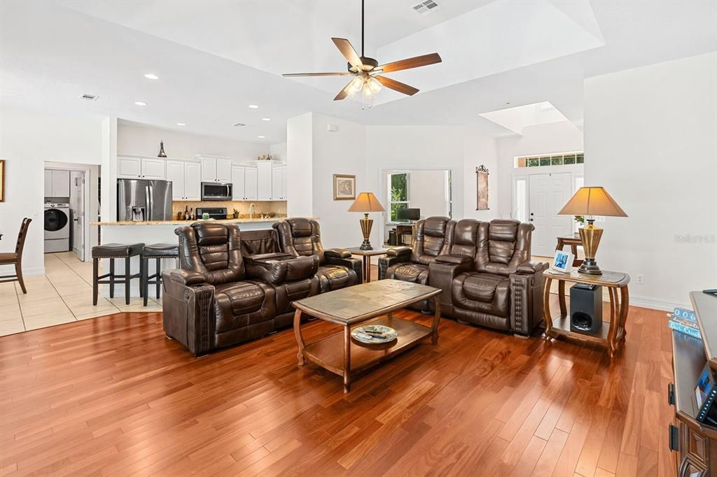 На продажу: $1,199,000 (3 спален, 2 ванн, 2548 Квадратных фут)