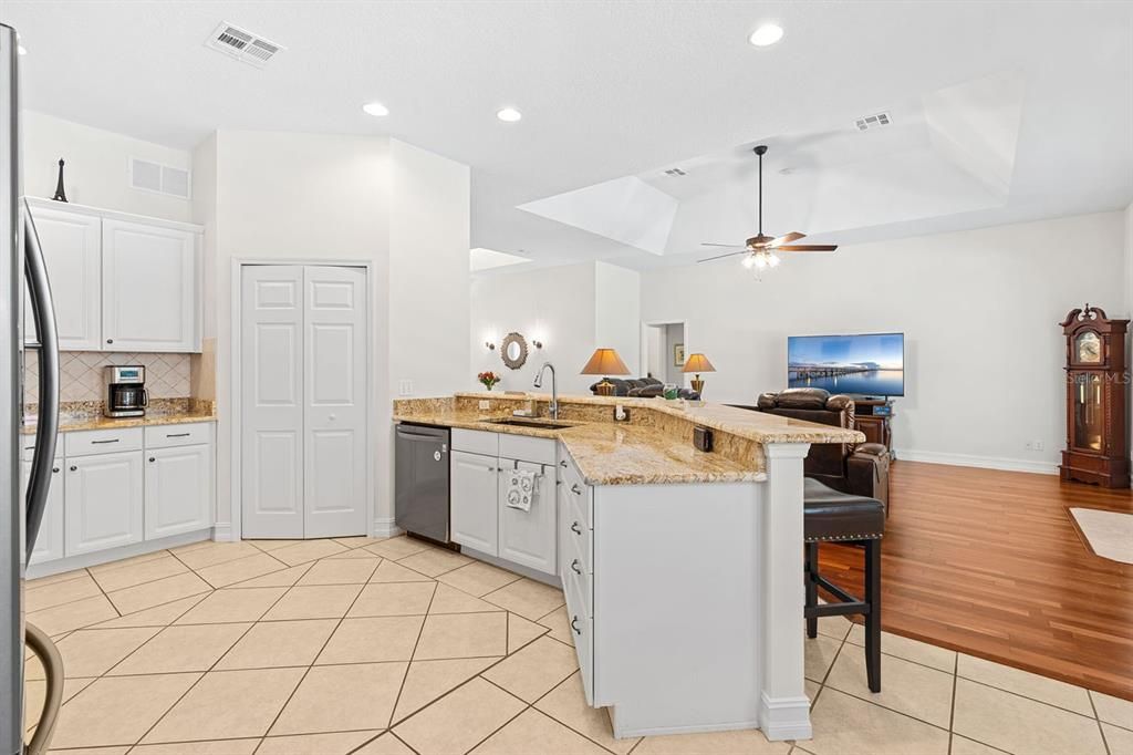 На продажу: $1,199,000 (3 спален, 2 ванн, 2548 Квадратных фут)