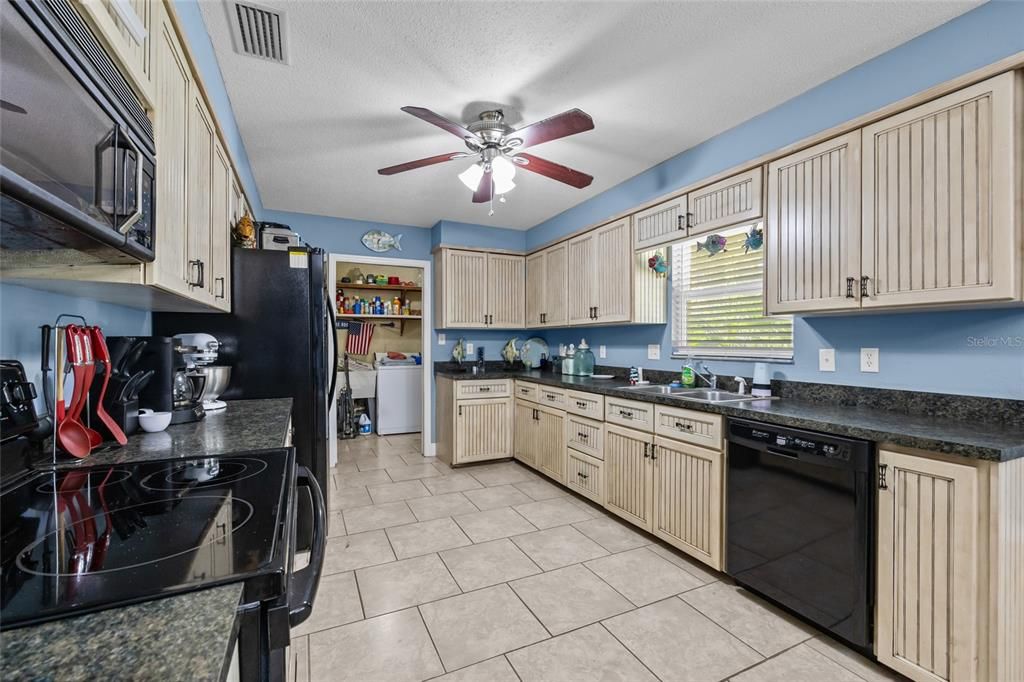 En Venta: $574,900 (3 camas, 3 baños, 1768 Pies cuadrados)