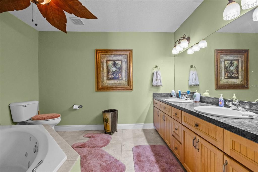 En Venta: $574,900 (3 camas, 3 baños, 1768 Pies cuadrados)