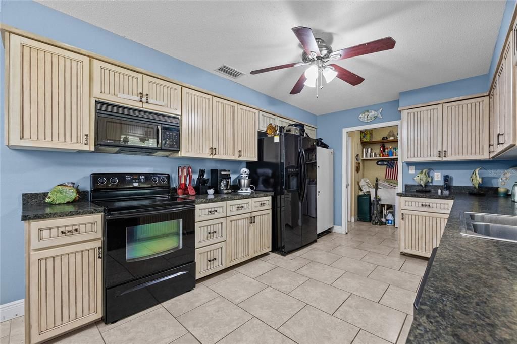 En Venta: $574,900 (3 camas, 3 baños, 1768 Pies cuadrados)