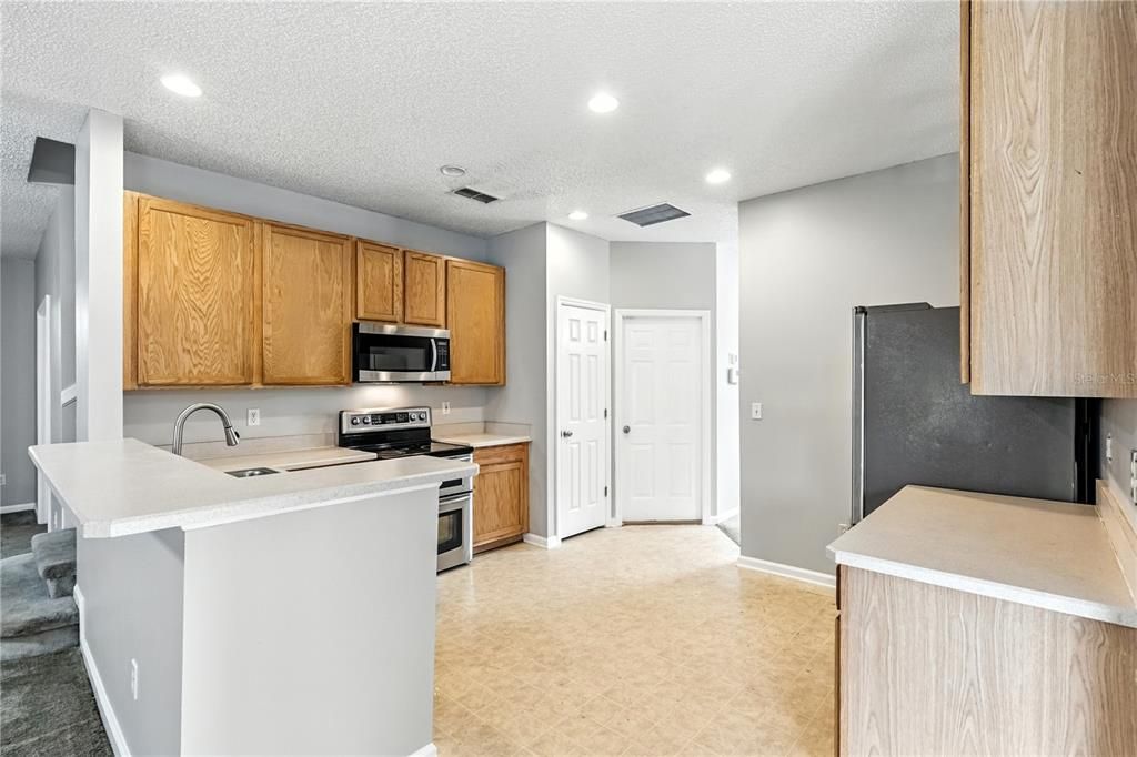 For Sale: $380,000 (4 beds, 3 baths, 2876 Square Feet)