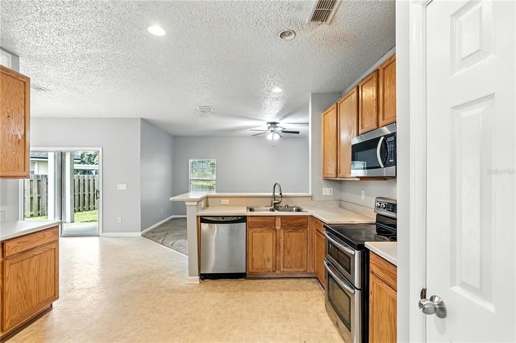 For Sale: $380,000 (4 beds, 3 baths, 2876 Square Feet)