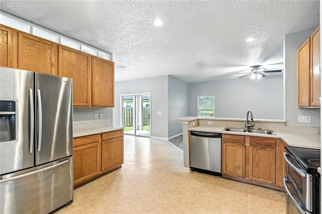 For Sale: $380,000 (4 beds, 3 baths, 2876 Square Feet)