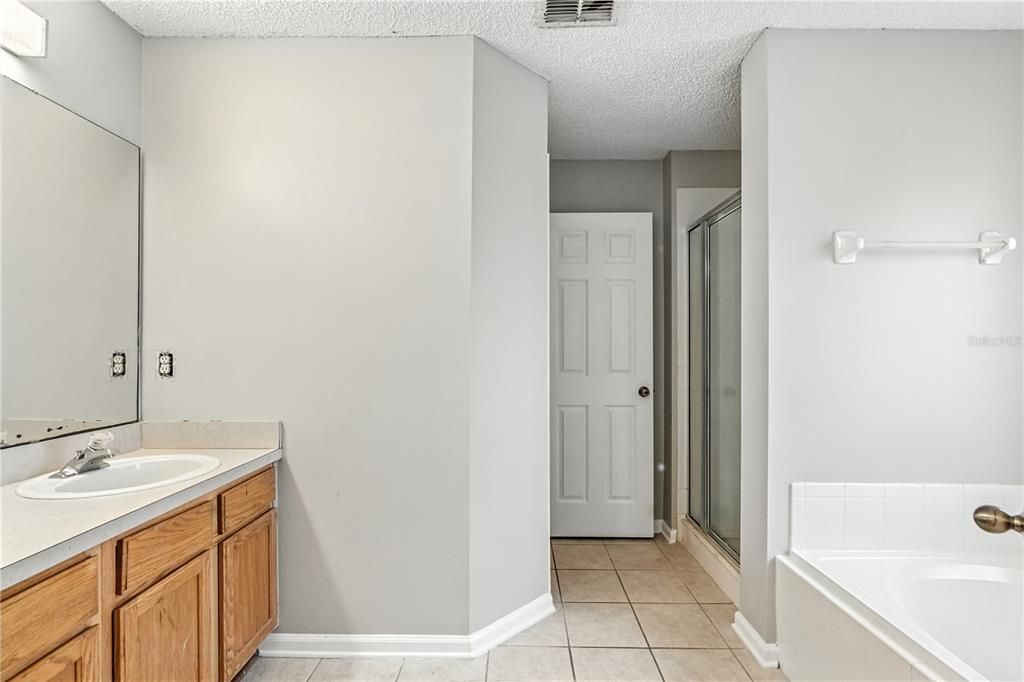 For Sale: $380,000 (4 beds, 3 baths, 2876 Square Feet)