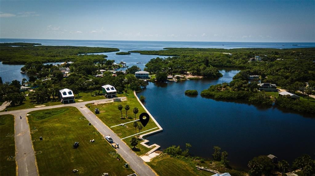 На продажу: $299,900 (0.09 acres)