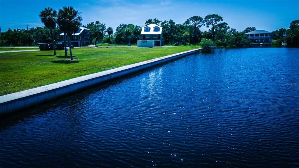 На продажу: $299,900 (0.09 acres)