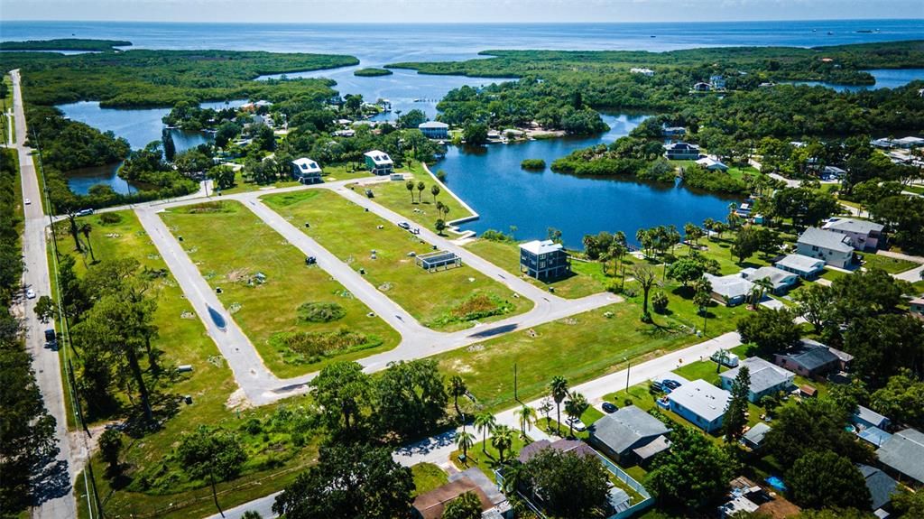 На продажу: $299,900 (0.09 acres)