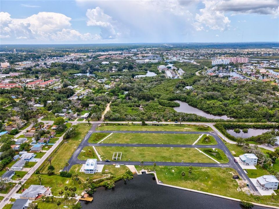 На продажу: $299,900 (0.09 acres)