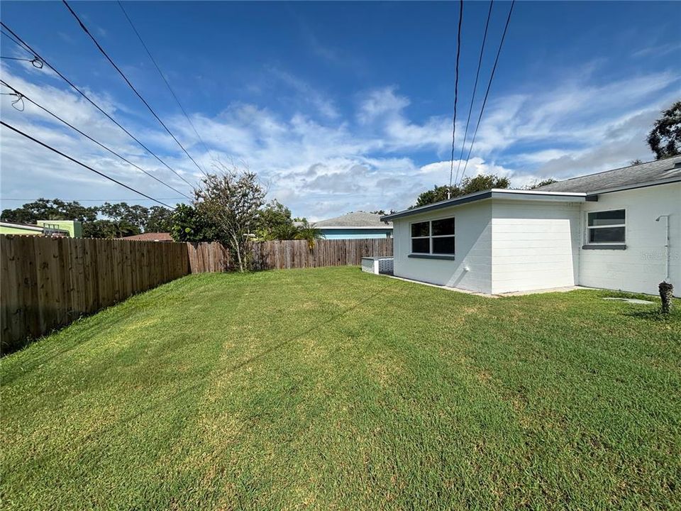 For Rent: $2,350 (2 beds, 1 baths, 1090 Square Feet)