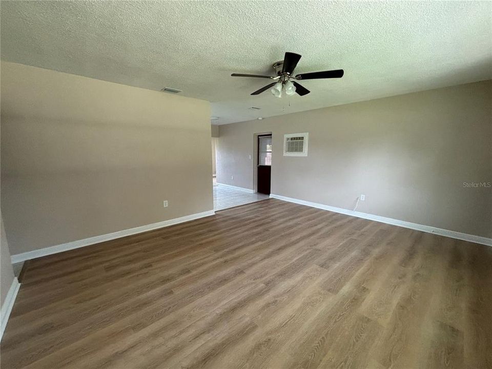 For Rent: $2,350 (2 beds, 1 baths, 1090 Square Feet)