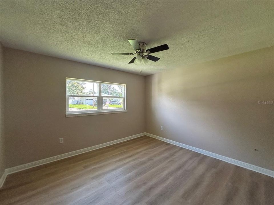 For Rent: $2,350 (2 beds, 1 baths, 1090 Square Feet)