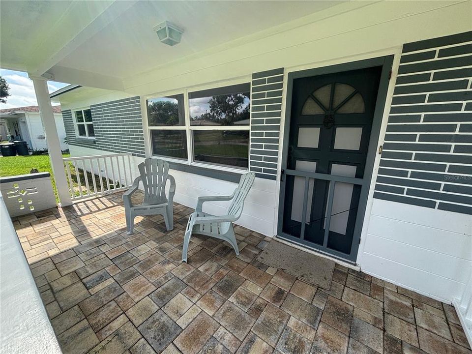 For Rent: $2,350 (2 beds, 1 baths, 1090 Square Feet)