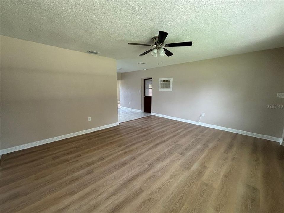For Rent: $2,350 (2 beds, 1 baths, 1090 Square Feet)