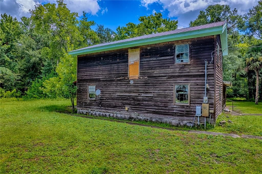 На продажу: $499,000 (5.52 acres)