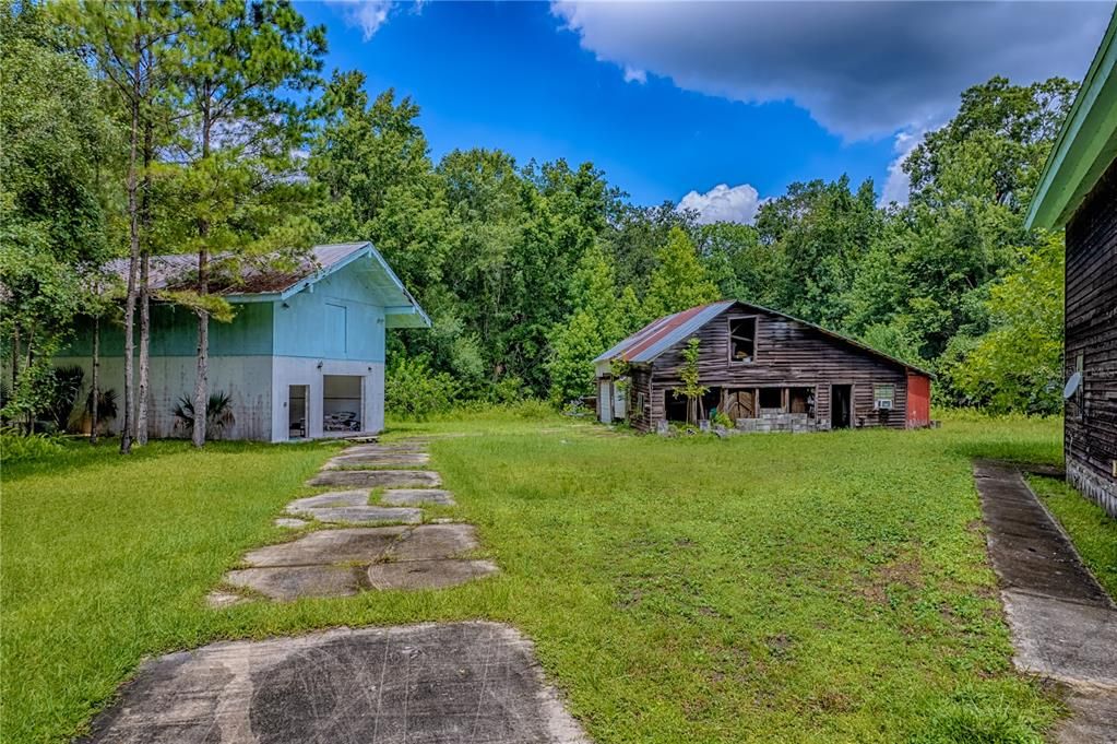 На продажу: $499,000 (5.52 acres)