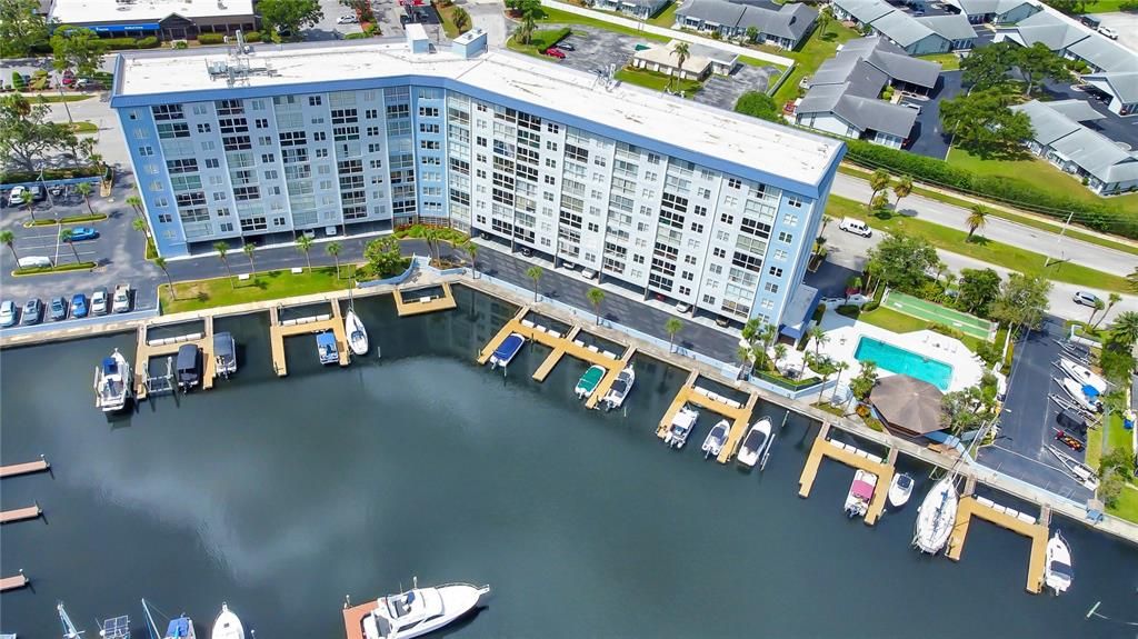 Active With Contract: $119,000 (1 beds, 1 baths, 806 Square Feet)