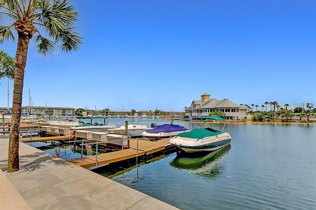 Active With Contract: $119,000 (1 beds, 1 baths, 806 Square Feet)