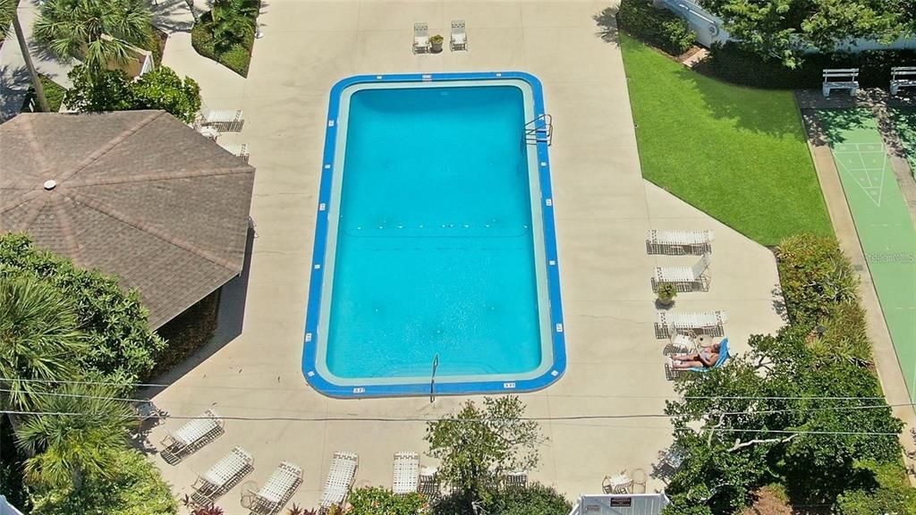 Active With Contract: $119,000 (1 beds, 1 baths, 806 Square Feet)