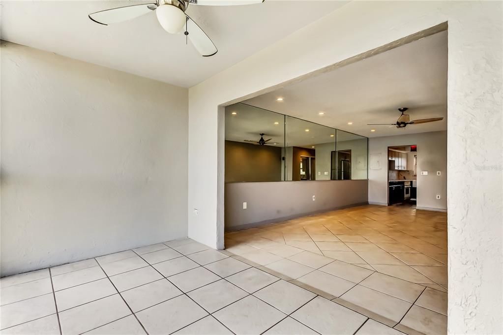 Active With Contract: $119,000 (1 beds, 1 baths, 806 Square Feet)