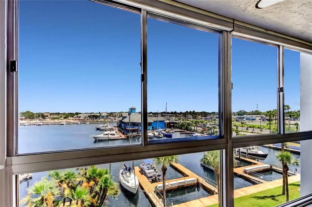 Active With Contract: $119,000 (1 beds, 1 baths, 806 Square Feet)