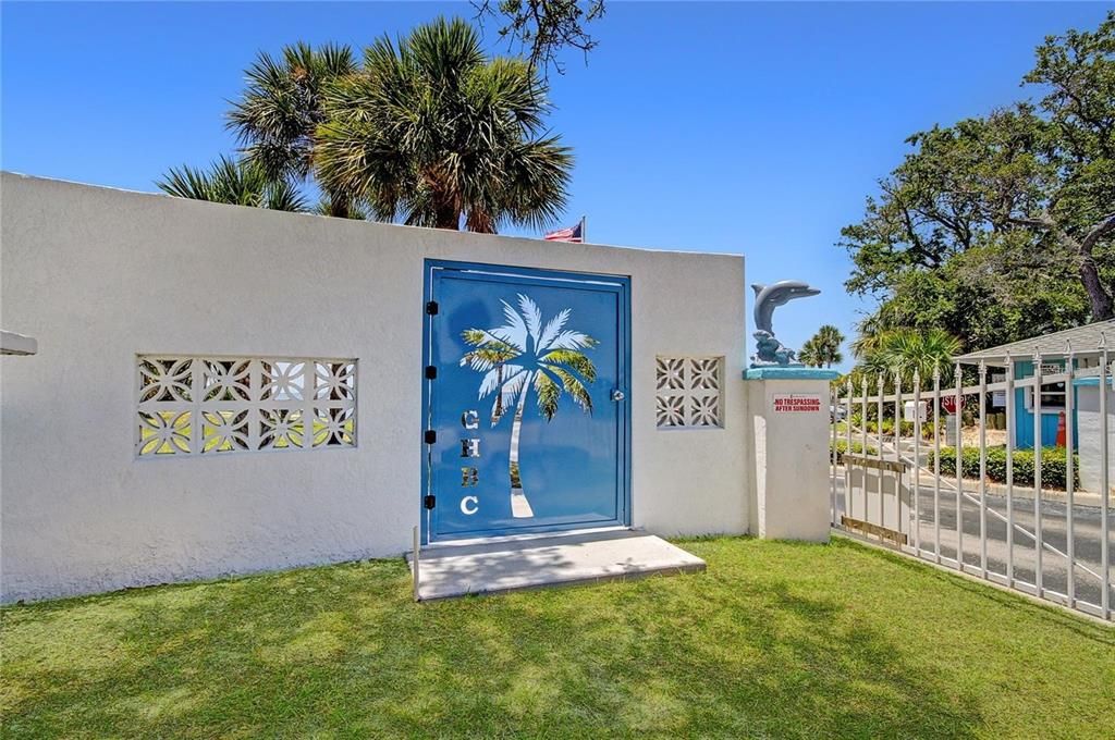 Active With Contract: $119,000 (1 beds, 1 baths, 806 Square Feet)