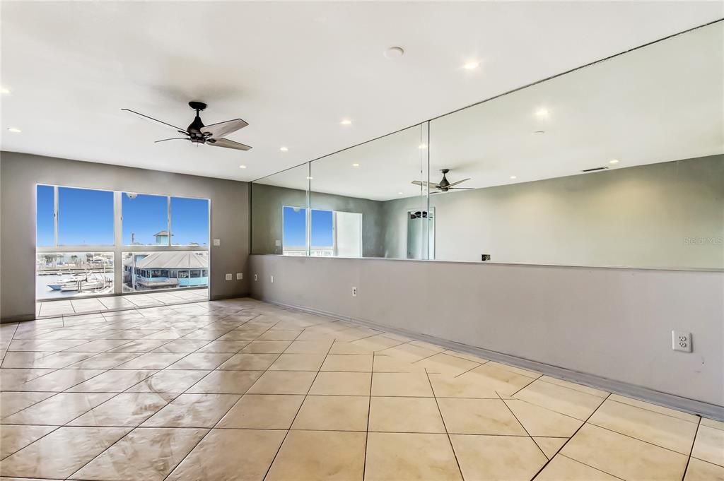 Active With Contract: $119,000 (1 beds, 1 baths, 806 Square Feet)