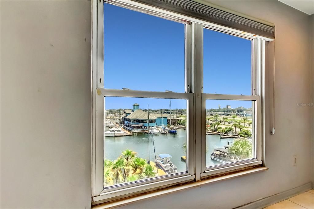 Active With Contract: $119,000 (1 beds, 1 baths, 806 Square Feet)