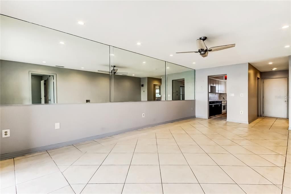 Active With Contract: $119,000 (1 beds, 1 baths, 806 Square Feet)