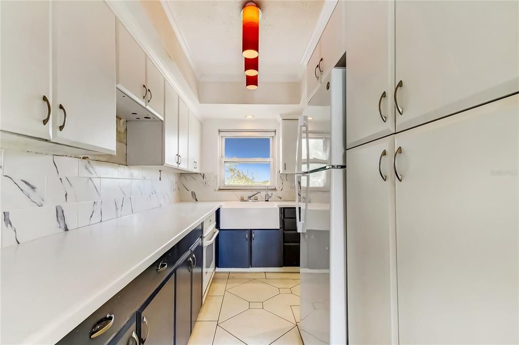 Active With Contract: $119,000 (1 beds, 1 baths, 806 Square Feet)