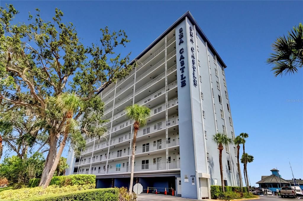 Active With Contract: $119,000 (1 beds, 1 baths, 806 Square Feet)