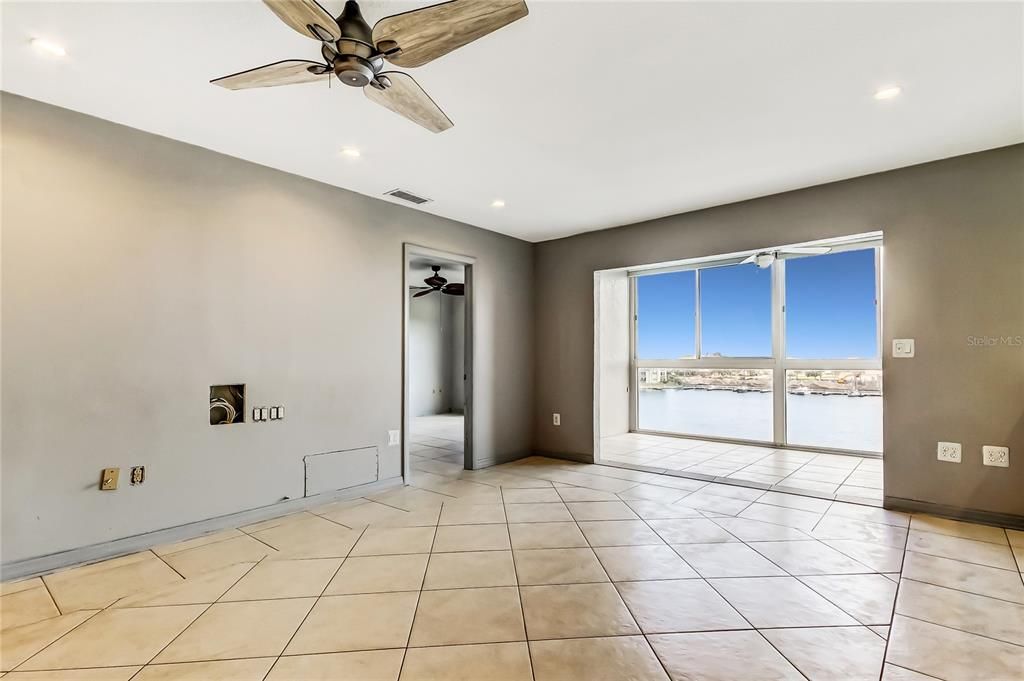 Active With Contract: $119,000 (1 beds, 1 baths, 806 Square Feet)