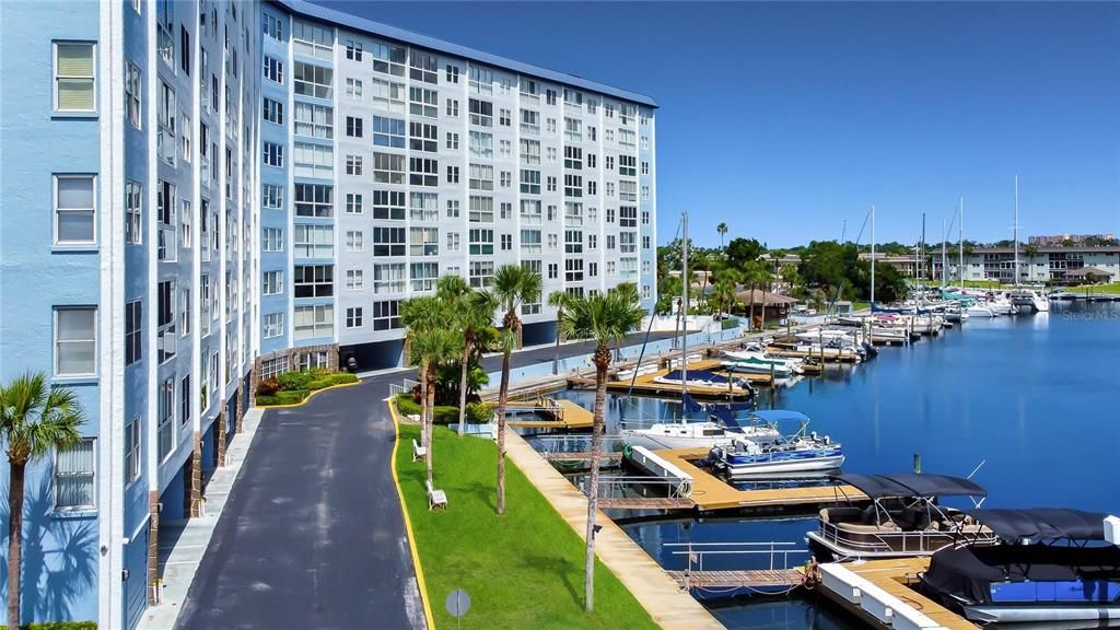 Active With Contract: $119,000 (1 beds, 1 baths, 806 Square Feet)