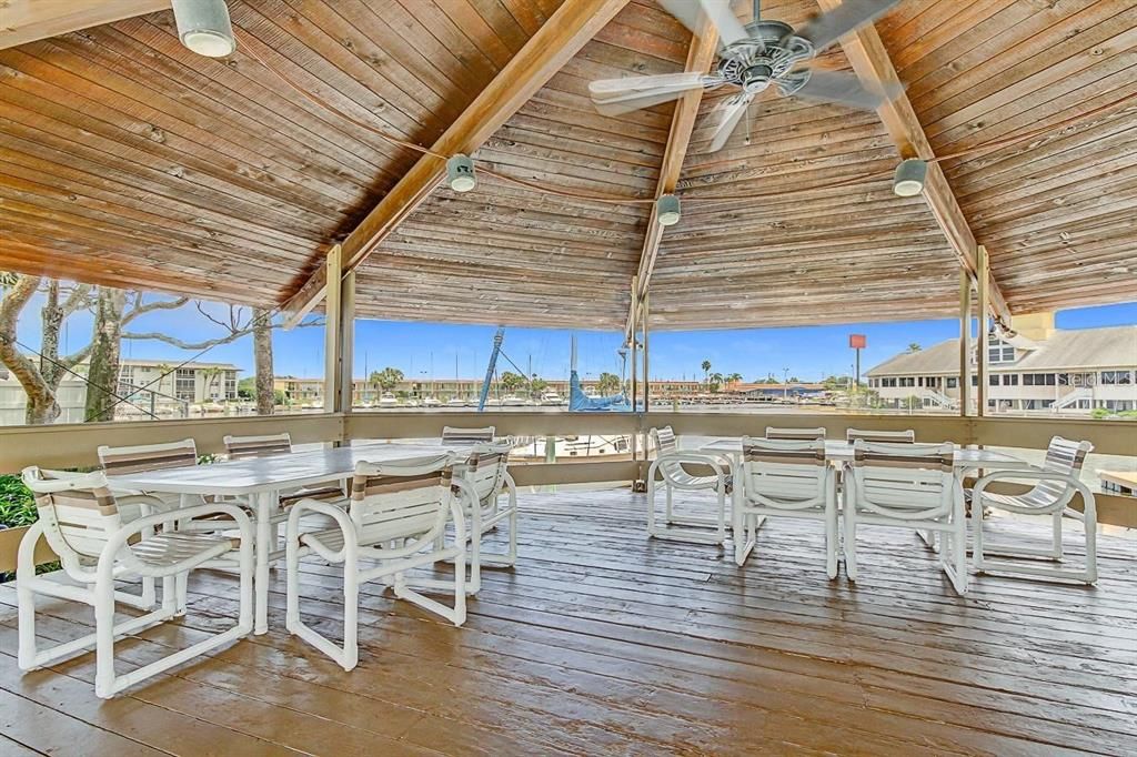 Active With Contract: $119,000 (1 beds, 1 baths, 806 Square Feet)