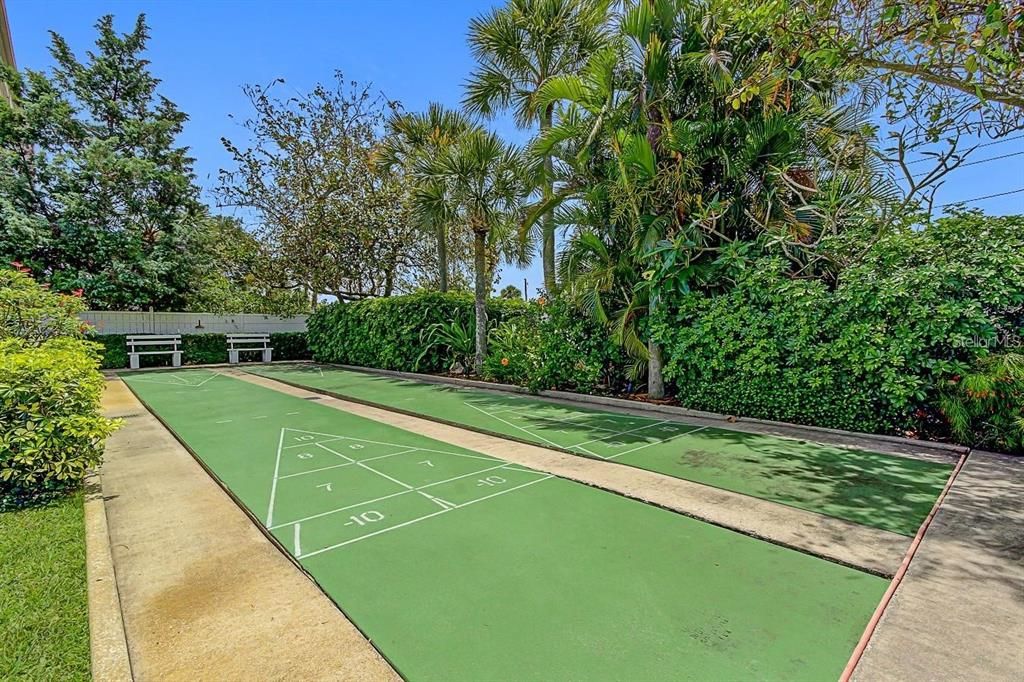 Active With Contract: $119,000 (1 beds, 1 baths, 806 Square Feet)