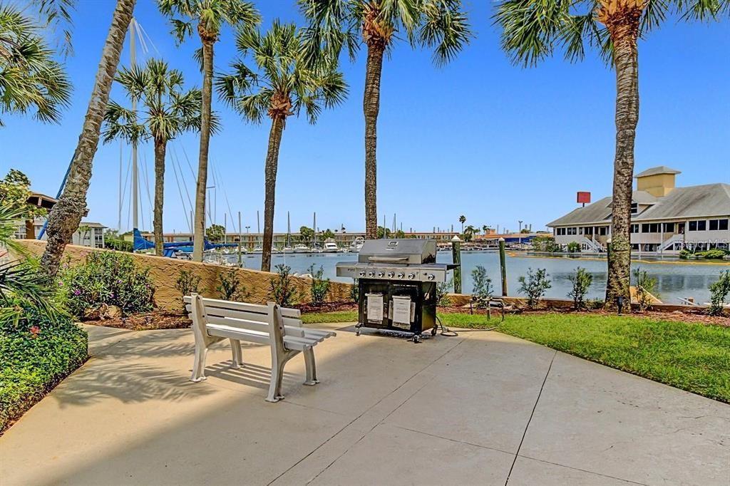 Active With Contract: $119,000 (1 beds, 1 baths, 806 Square Feet)