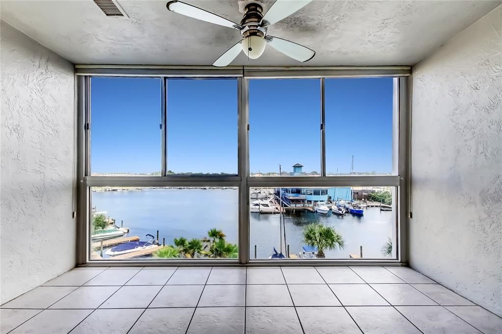 Active With Contract: $119,000 (1 beds, 1 baths, 806 Square Feet)