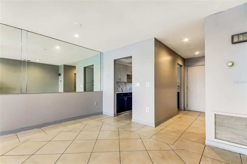 Active With Contract: $119,000 (1 beds, 1 baths, 806 Square Feet)