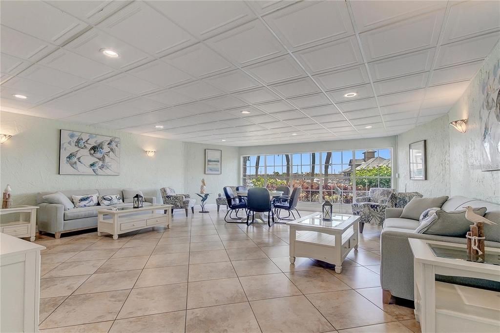 Active With Contract: $119,000 (1 beds, 1 baths, 806 Square Feet)