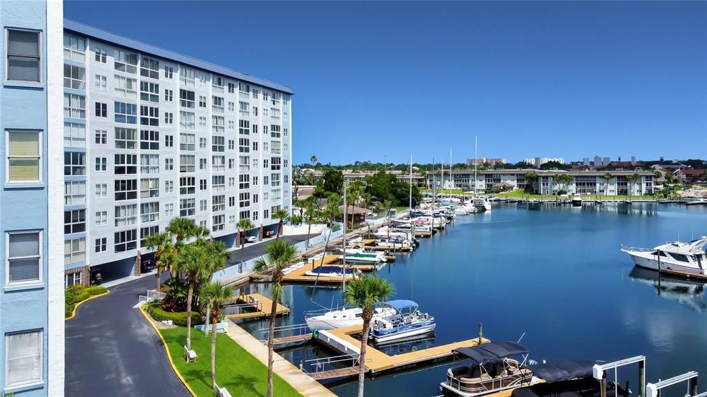 Active With Contract: $119,000 (1 beds, 1 baths, 806 Square Feet)