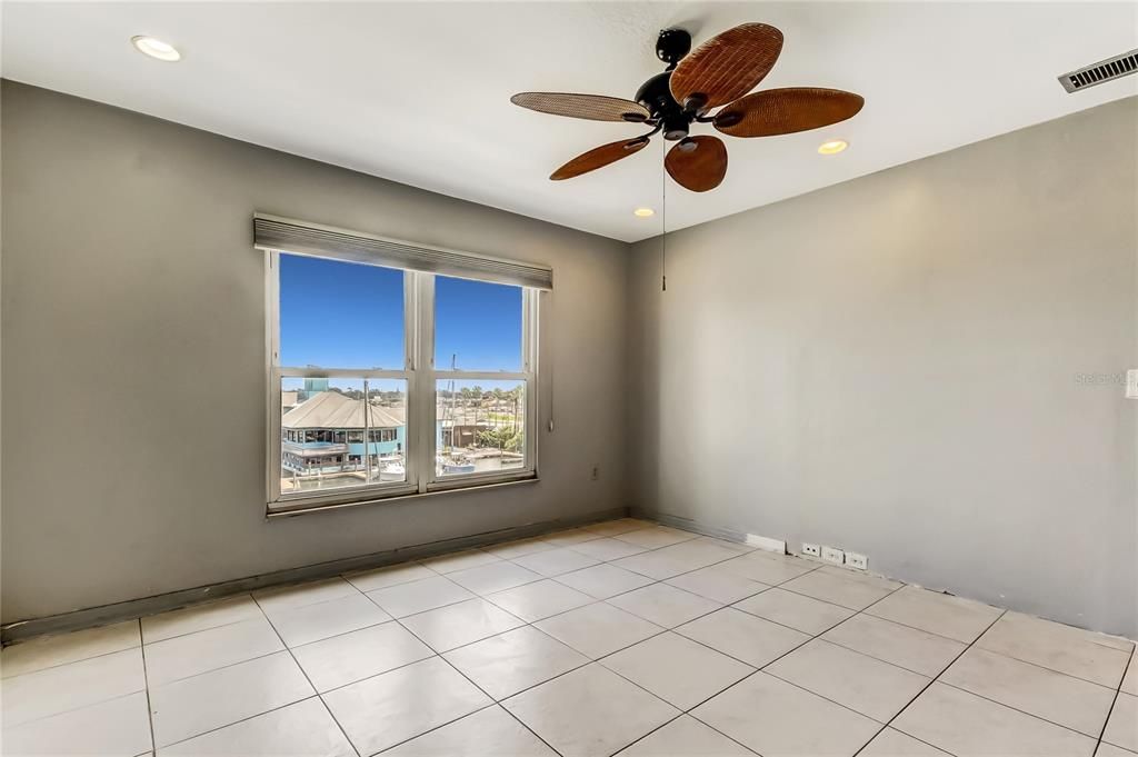 Active With Contract: $119,000 (1 beds, 1 baths, 806 Square Feet)