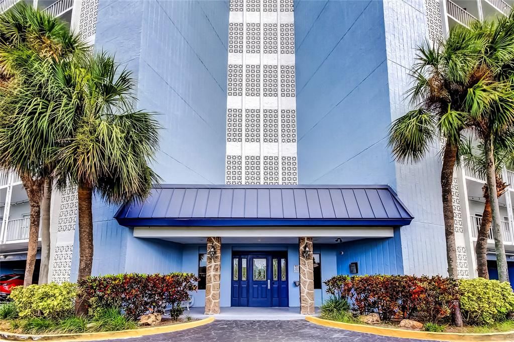 Active With Contract: $119,000 (1 beds, 1 baths, 806 Square Feet)