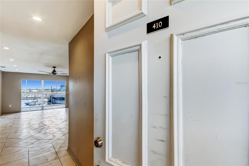 Active With Contract: $119,000 (1 beds, 1 baths, 806 Square Feet)
